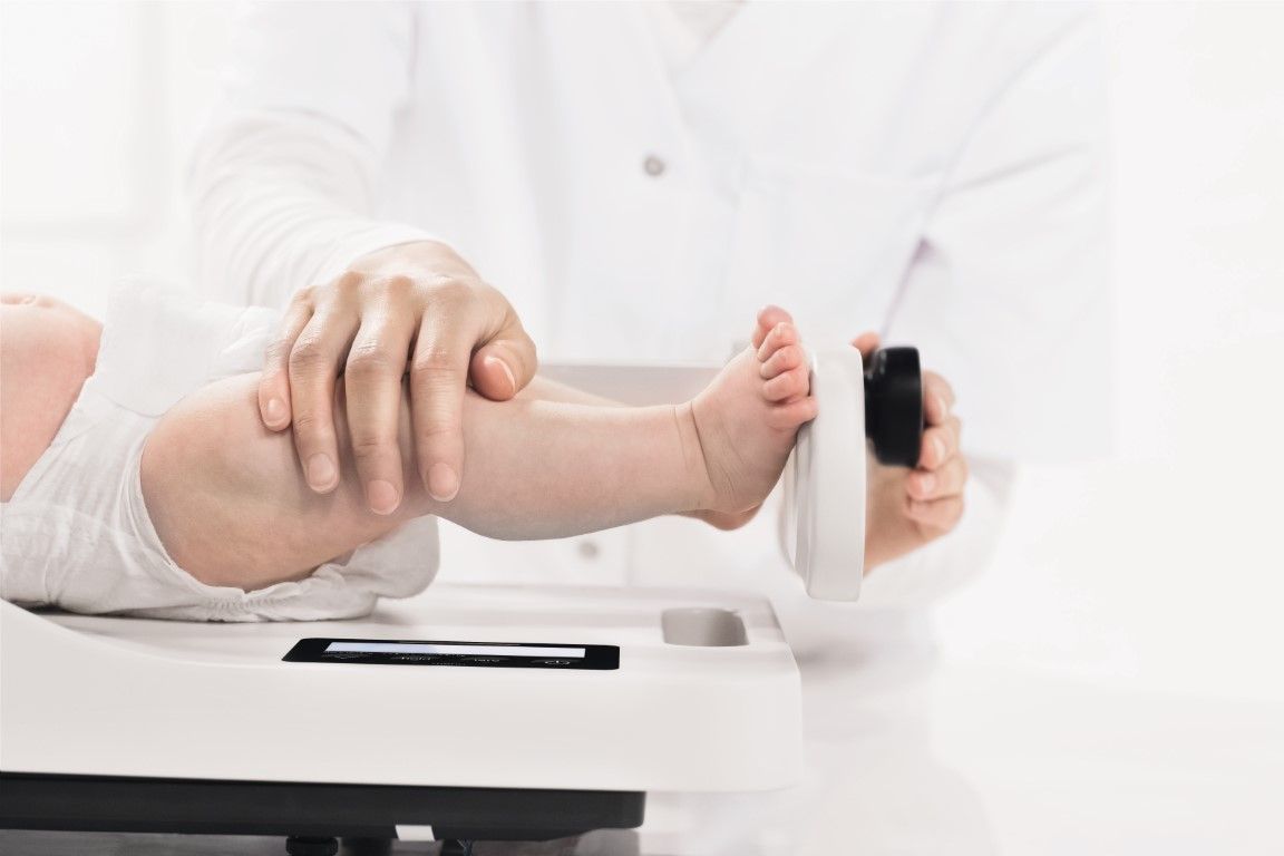 SECA EMR-VALIDATED BABY SCALE WITH WI-FI FUNCTION photo
