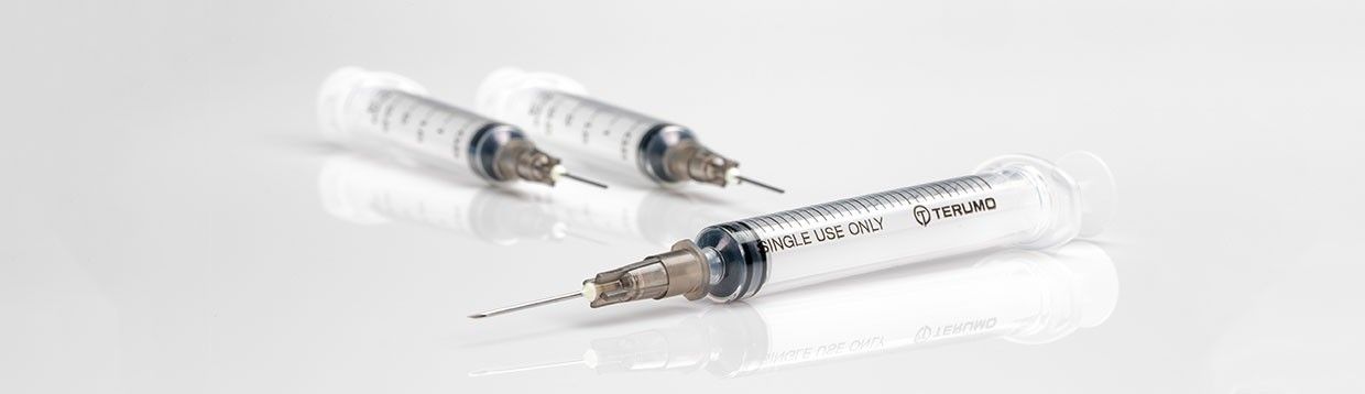 TERUMO HYPODERMIC SYRINGES WITH NEEDLES / SYRINGE 3ML LUER LOCK WITH NEEDLE 25G X 16MM / BOX 100 photo