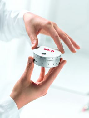SECA ERGONOMIC CIRCUMFERENCE MEASURING TAPE WITH EXTRA WAIST-TO-HIP-RATIO CALCLATOR (WHR)
